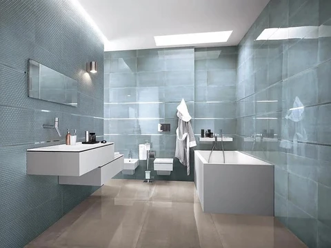 Salle de bain moderne avec baignoire îlot blanche rectangulaire, meuble vasque suspendu laqué blanc, WC suspendu
